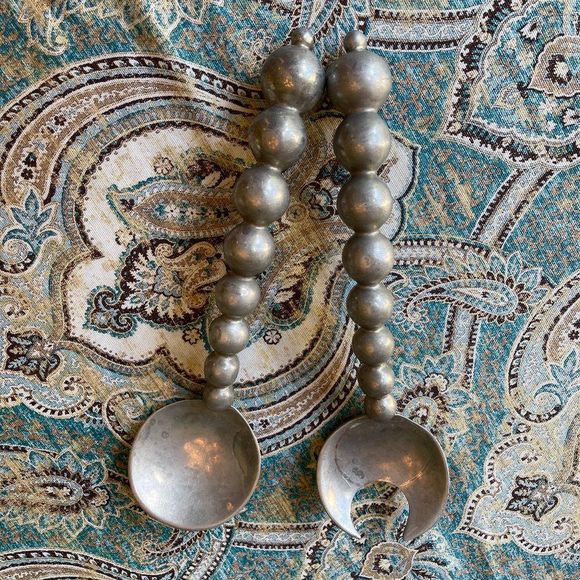 A Pair of Serving utensils, Salad set in heavy pewter toned Mariposa cast - Picture 2 of 7